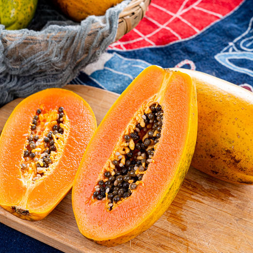 【海南冰糖红心木瓜】树上"甜心"！一口咬住热带阳光——冰糖红心木瓜，树上自然熟，果肉香甜嫩滑~比德芙还要丝滑，吃一口，就爱上! 商品图2