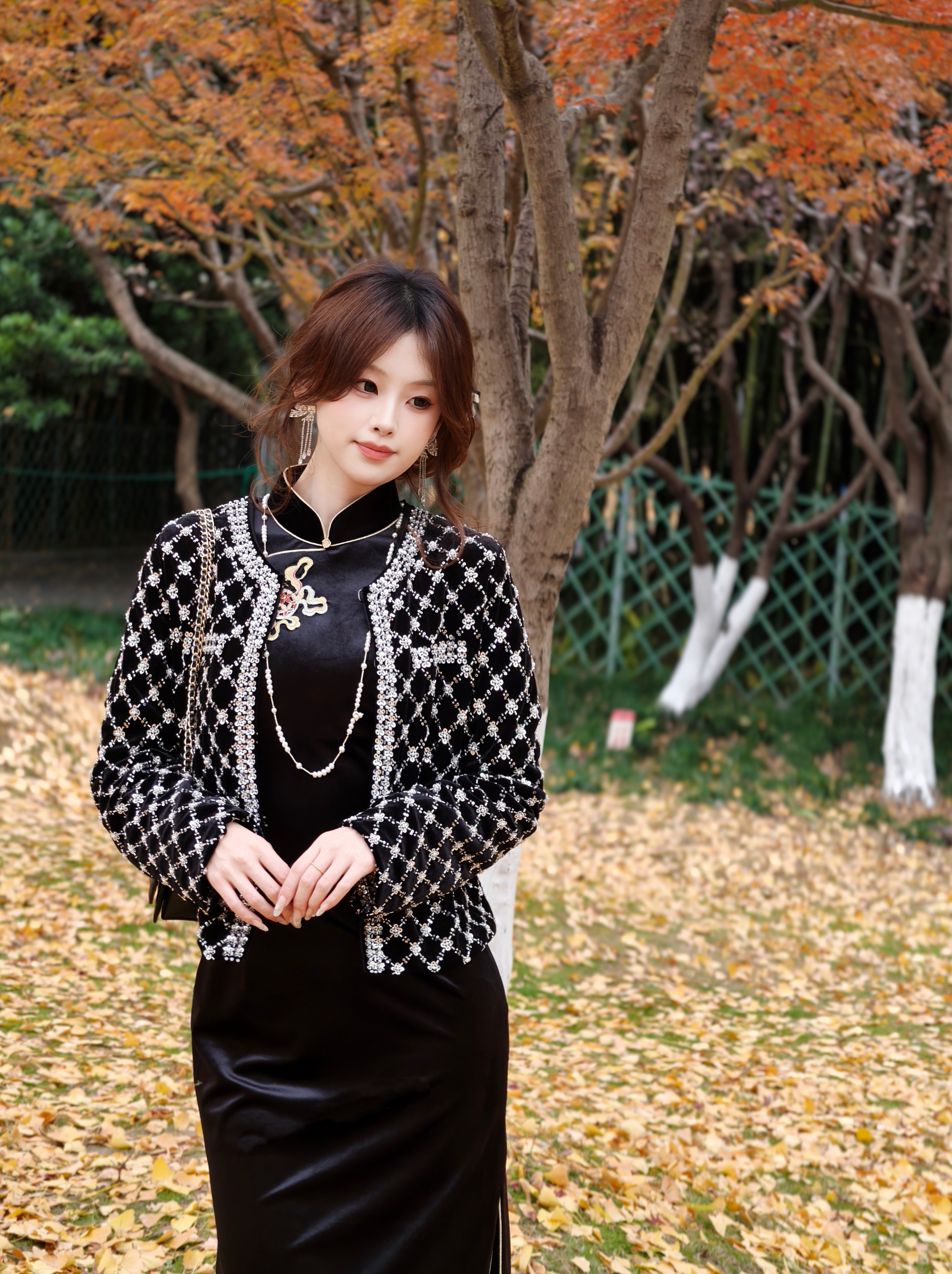 逸红颜明月优选#丝绒钉珠衫「夜流光」✨当小香风撞进阿玛尼的夜幕奢华