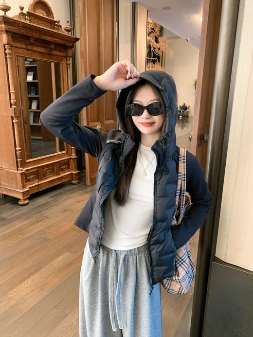 <曾小咸推荐>现货秒杀！微信超特价！韩系黑色连帽羽绒服外套 日常369.99/件 立减130 秒杀239.99/件！！ 商品图13