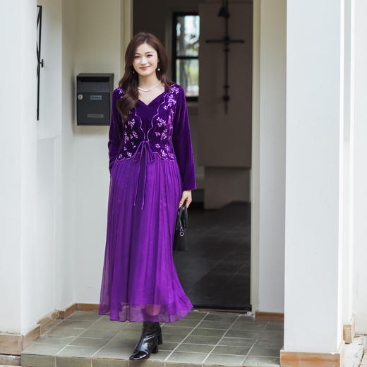 【林栖设计小店】【林栖推荐】2026年早春紫罗兰丝绒拼真丝绣花复古连衣裙N1954269 商品图4