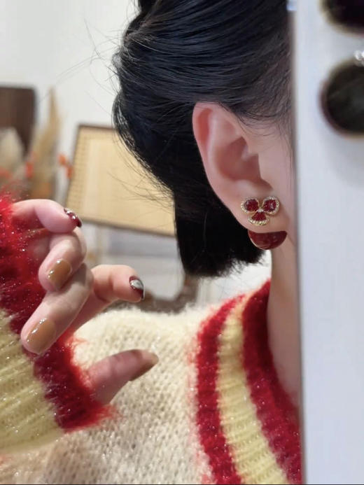 救命啊！这对【红珍珠三叶草耳钉】把新年贵气 焊在耳钉上了！ 商品图4