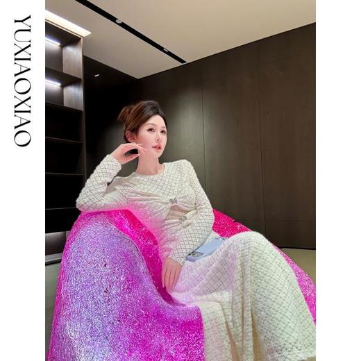 余潇潇【女神降临】气质四叶草花型蕾丝设计感蝴蝶结圆领修身连衣裙 商品图3