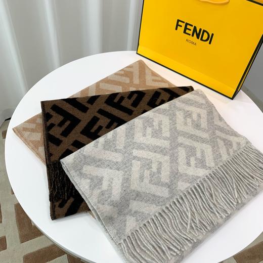 芬迪 字母围巾 100%羊绒（DSX） 商品图1