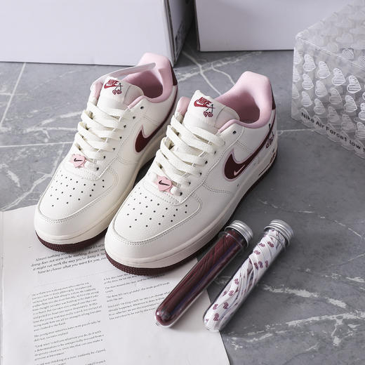 【奥莱仓直发】NIKE/耐克 NIKE Air Force 1 限定款板鞋（正码正拍） 商品图4