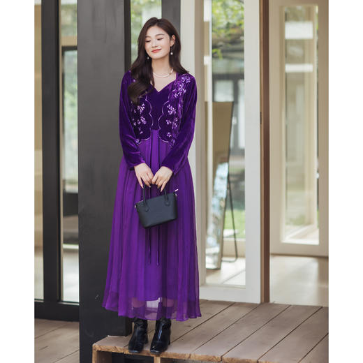 【林栖设计小店】【林栖推荐】2026年早春紫罗兰丝绒拼真丝绣花复古连衣裙N1954269 商品图2