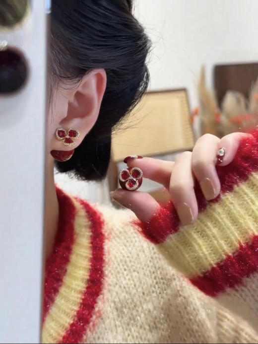 救命啊！这对【红珍珠三叶草耳钉】把新年贵气 焊在耳钉上了！ 商品图2