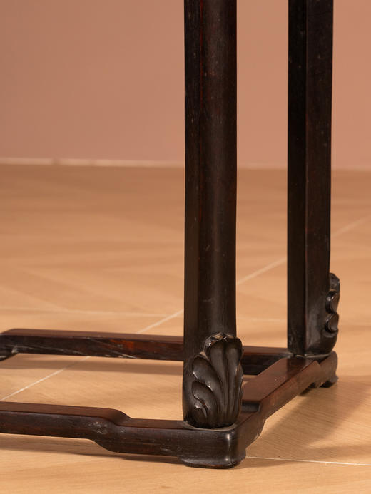 清中期	红木镶瘿木攒接拐子纹高花几 商品图3