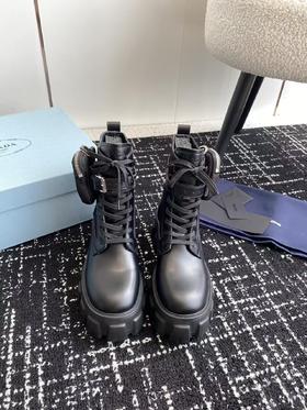 普拉达  钱包装饰绑带新款短靴（DBG）