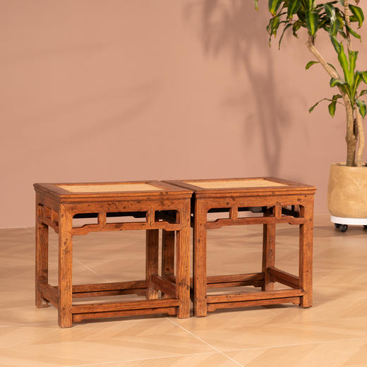 清早期	黄花梨罗锅枨矮栳方凳（一对） 商品图4