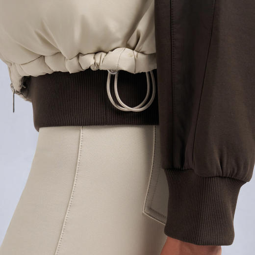 MOOSE KNUCKLES 女士金属驼鹿指节徽标绗缝羽绒马甲 米白色 M35LV461 1705 商品图3