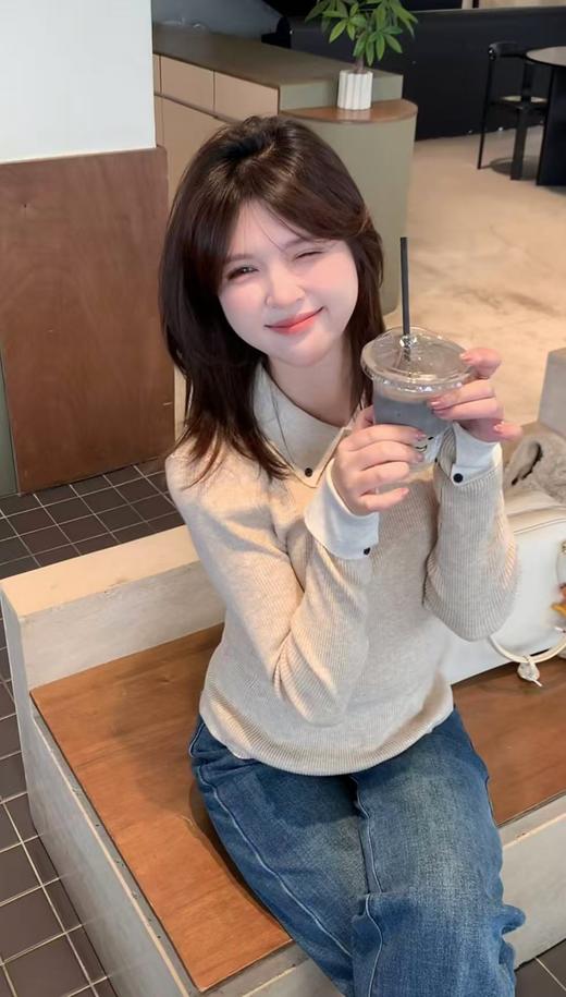 【氛围感翻领撞色假两件针织衫】🌅巨显身形单薄❗️ 秋冬氛围感必备🧶拯救你的日常穿搭纠结！ 穿过的都说好！物超所值的品质！！！-AJYX 商品图6