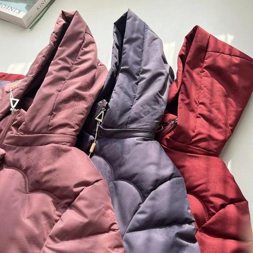 买件棉服送老妈送婆婆【妃奴高端气质暗纹加绒棉服912】✅新中式加绒棉服 舒适保暖 ✔️一件顶三件好版型不挑身材 专为妈妈设计 版型简约不挑人 商品图5