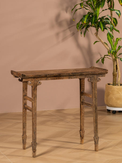 清早期	黄花梨插肩榫如意云纹翘头案 商品图0