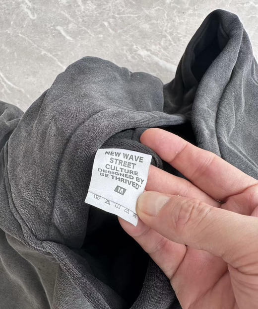 全新正品美式工装做旧重水洗男士加绒加厚连帽卫衣出口剩余
套头款尺码S-XL 是165-180
所以拉链款的S等于套头款的M 别买错！！！ 商品图2