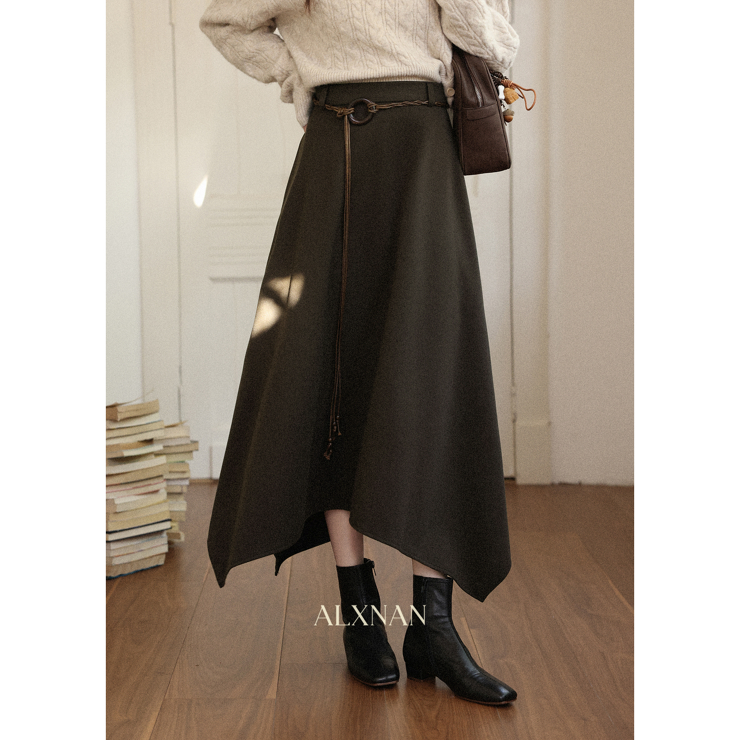 鹿向南「文艺质感」深咖色中长款半身裙女秋冬复古规则高腰A字裙
