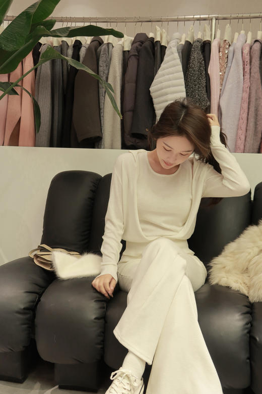 Read Nameless /环球影城穿的白色桑蚕丝羊毛2件套 2025/12/15 商品图14