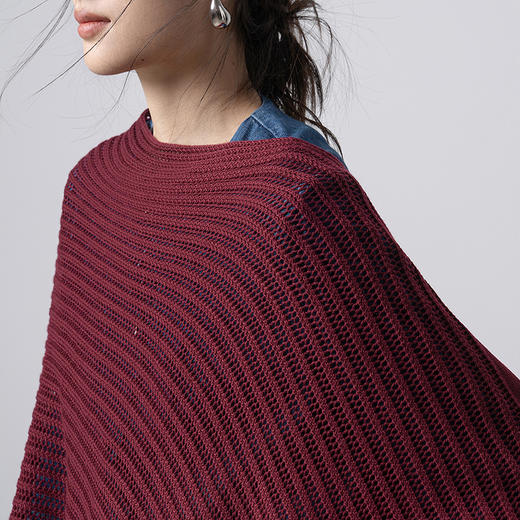 【林栖设计小店】假日云游|肌理感酒红色披肩优雅静奢2026早春新款围巾女G2961318 商品图4