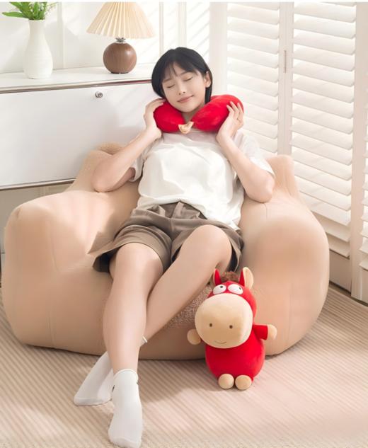 【马年创意u型变形枕】通勤赶地铁🚇、办公室午睡😴、出差坐飞机✈️，总缺个舒服的靠枕 + 护颈枕😭 二合一抱枕，直接把 “实用 + 颜值” 焊死在身上！🔥  -GZFT 商品图8