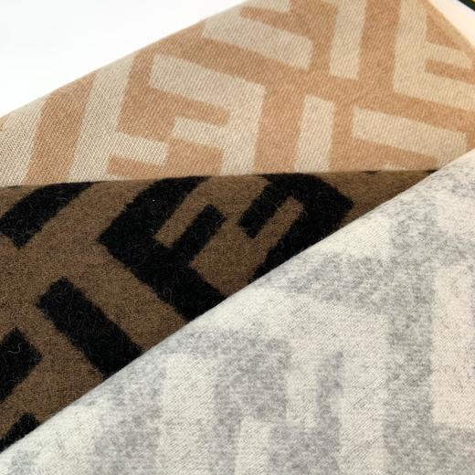 芬迪 字母围巾 100%羊绒（DSX） 商品图4