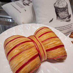 草莓可颂礼结（约10:30分出炉）