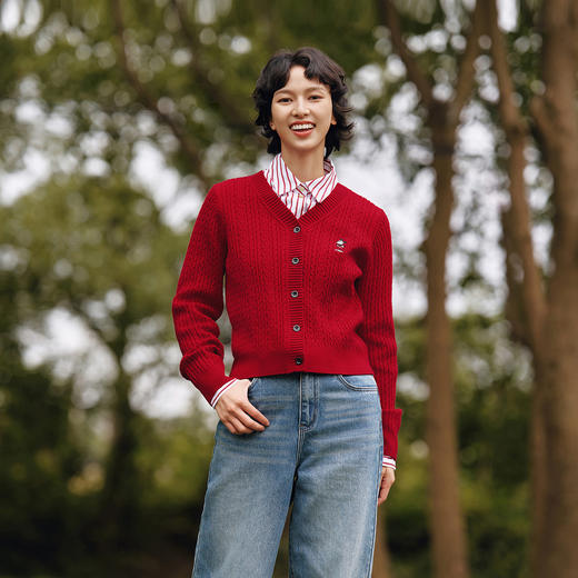 森马迪士尼合作系列针织开衫女春季短款V领绞花刺绣毛衫时尚上衣 商品图2