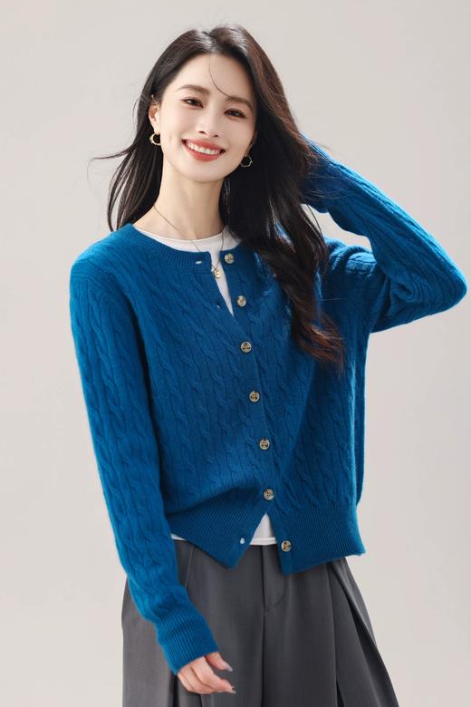 圆领麻花纯色开衫 商品图3