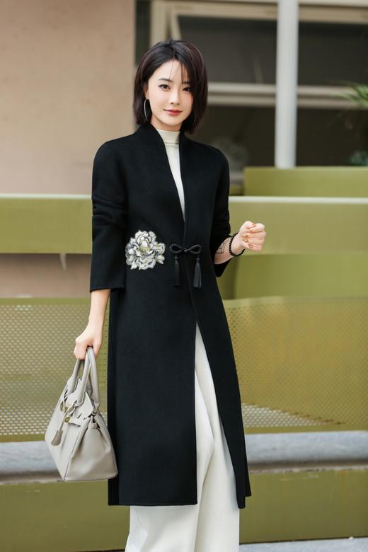 SZ6C10_漆黑色_大衣_秋冬_新中式立领盘扣流苏牡丹刺绣中长款_高级女装_BERNIEELEN 伯妮斯茵 商品图0