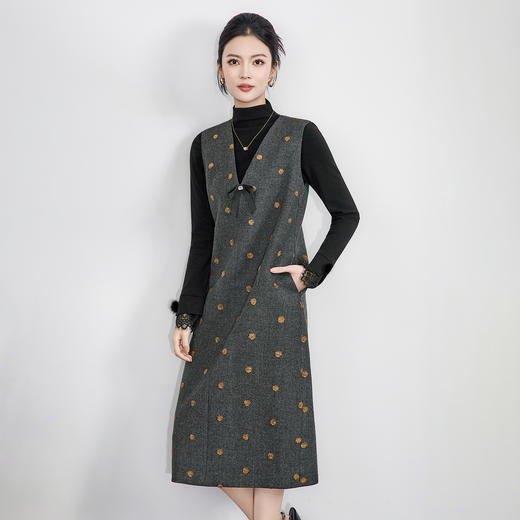 「高货wl」全新升级【铂金会员349/天猫469/差价120】(01814)洛诗琳2025秋冬气质重工金线立体刺绣V领马甲背心连衣裙女 商品图0