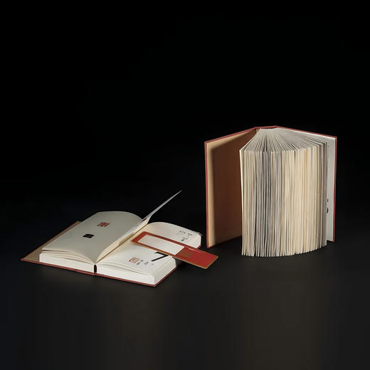 西泠印社篆刻日历 以西泠印社珍藏的大量原拓印谱为基础 从历代篆刻作品中精选出闲章与斋馆印 巧妙地将节日与印文内容对应编排 商品图4