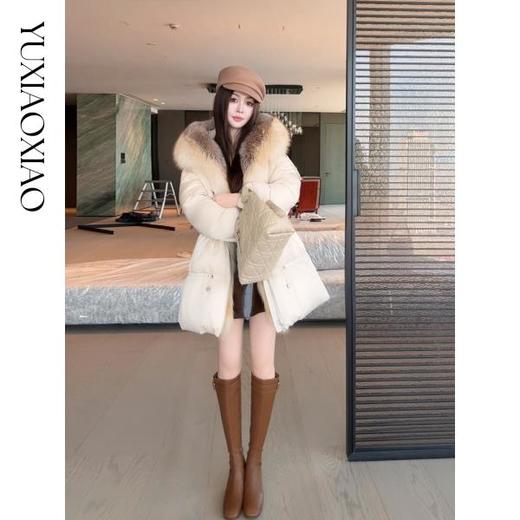 余潇潇【传奇麦瑟尔】细密丰厚白狐毛拼接短款90鹅绒抽绳收腰羽绒服 商品图3