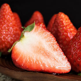 【丹东草莓】香甜软嫩顺滑，甜中略带一丝酸，9甜1酸，颗颗饱满，甜奶香气浓郁