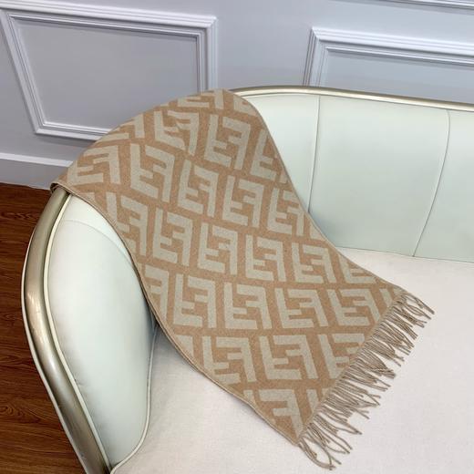 芬迪 字母围巾 100%羊绒（DSX） 商品图5