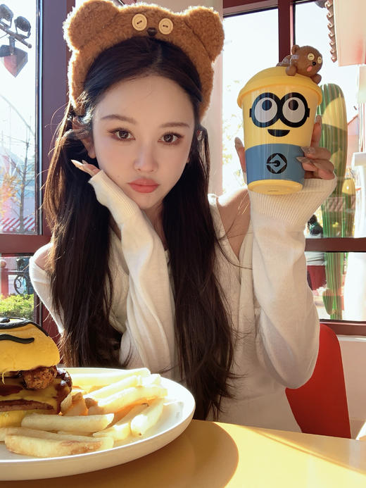 Read Nameless /环球影城穿的白色桑蚕丝羊毛2件套 2025/12/15 商品图4