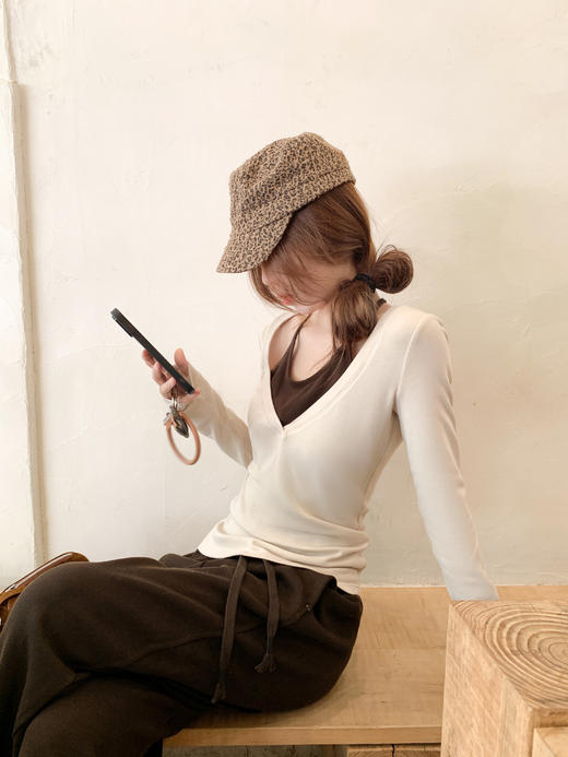 <曾小咸推荐>现货秒杀 ！微信超特价！韩系假两件v领挂脖t恤 日常109.99 立减50 秒杀59.99！！ 商品图5