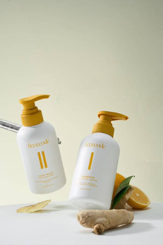 【🛁菲诗蔻生姜臻萃洗发水升级款】👋🏻 ✅智能净澈,无忧清洁 多重温和氨基酸表活，舒缓低泡，轻松溶解污垢，呵护敏感头皮，清洁脏污发丝 商品图1