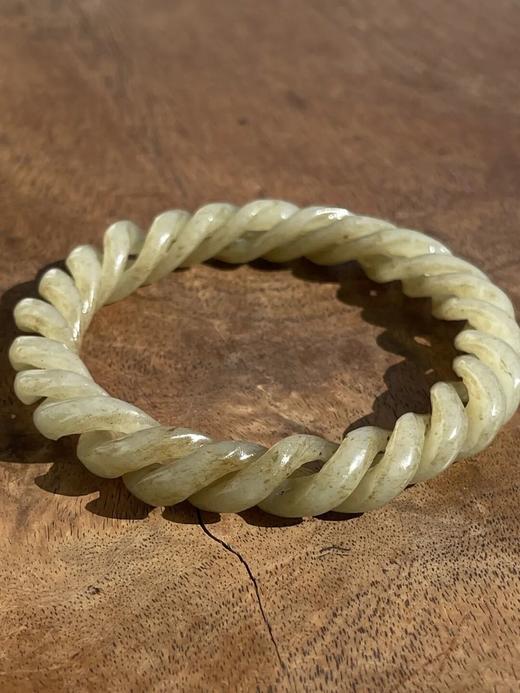 和田糖沁白玉镂雕麻花环手镯，顺丰包邮 商品图8