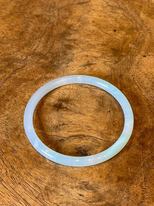 冬青色鱼脑冻玉髓玛瑙细条手镯，顺丰包邮 商品图3