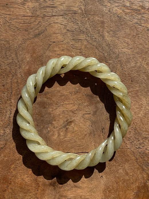 和田糖沁白玉镂雕麻花环手镯，顺丰包邮 商品图0