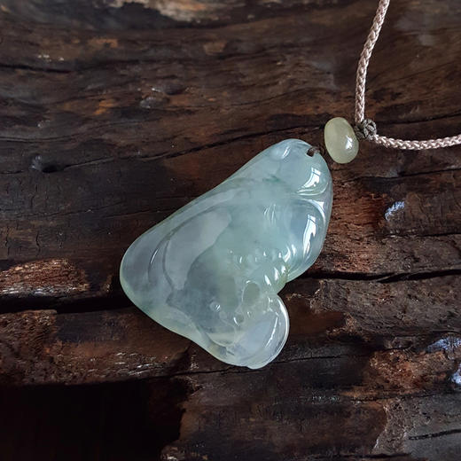 【天然正品】A货翡翠天然细腻冰种晴水飘黄鱼造型（连年有余）翡翠吊坠项链38.3*28.6*7.7MM（皆取最大值）女士311025AH10 商品图4