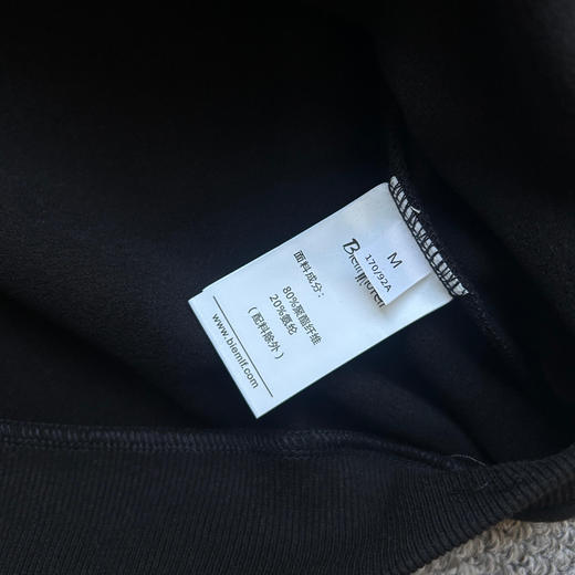 正品比音勒芬最新款加绒保暖打底半拉链，触感柔软细腻，上身快速蓄热锁温，告别秋冬凉意。面料透气不闷汗，贴身穿无负担！
尺码：灰色 黑色
尺码：M～XXXL
原价1680 商品图7