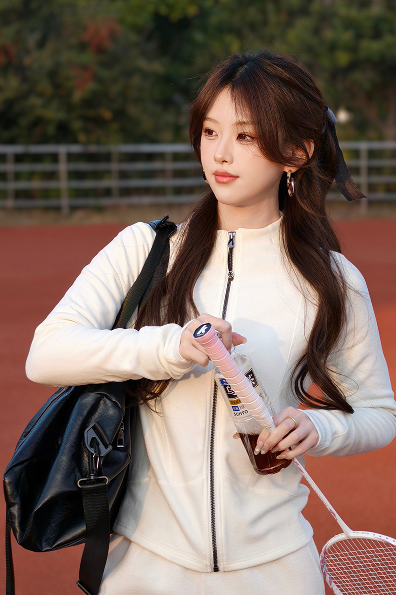 逸红颜明月优选 #羊绒益生菌【益生绒】立领拉链羊绒外套，从通勤到运动，陪伴你的松弛日常