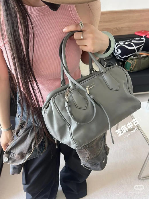 Prada Inside 灰色 牛皮 中号 保龄球包 商品图3