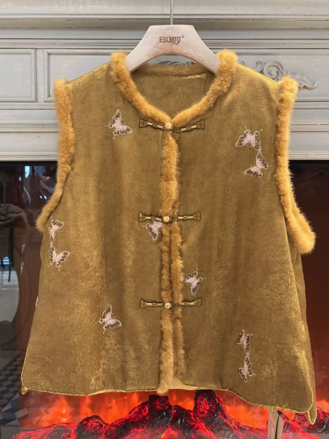 【门店同款】ENJOY冬季“暖冬雅致”蝶影画境中式马夹 167195196