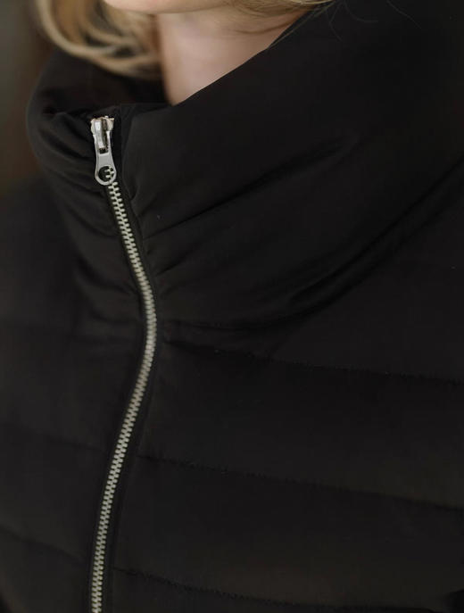 Jai 黑色旅行修身羽绒夹克 商品图3