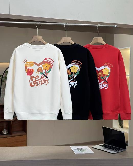 【FL马年加绒情侣款新年卫衣】FL新年限定“马上来财”加绒情侣款圆领卫衣，专为马年新年主题打造，采用柔软银狐绒内里，加绒加厚设计，兼顾保暖性与潮流感-YOEO 商品图9