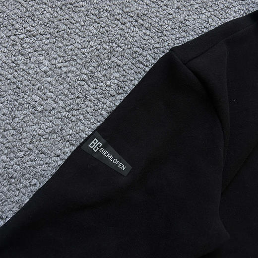 正品比音勒芬最新款加绒保暖打底半拉链，触感柔软细腻，上身快速蓄热锁温，告别秋冬凉意。面料透气不闷汗，贴身穿无负担！
尺码：灰色 黑色
尺码：M～XXXL
原价1680 商品图5