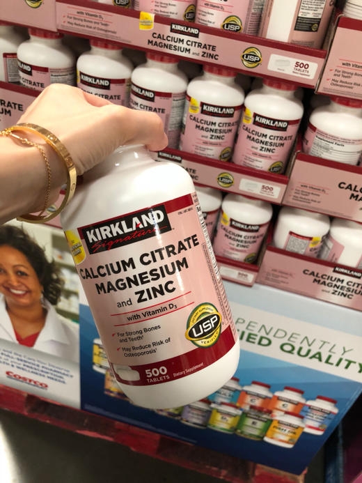 1瓶有2磅重哦！适合买给家里老人补补 钙👍美国Kirkland 钙镁锌片含D3 ，500片(每天2粒) 活动减价中！ 商品图4