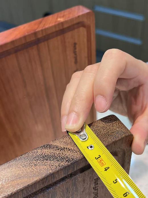 72小时发货【抗菌整木砧板】南美进口铁梨木+抗菌鸡翅木，硬度高、耐腐蚀，原木完整切割，不拼接无胶水！纯实木！防霉抗菌！无漆无蜡无甲醛，菜板加厚2.4厘米，耐高温，实拍 商品图12