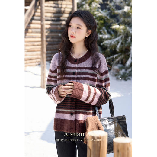 鹿向南「冬日特调」气质圆领毛衣开衫女2025冬季新款保暖显瘦上衣 商品图1