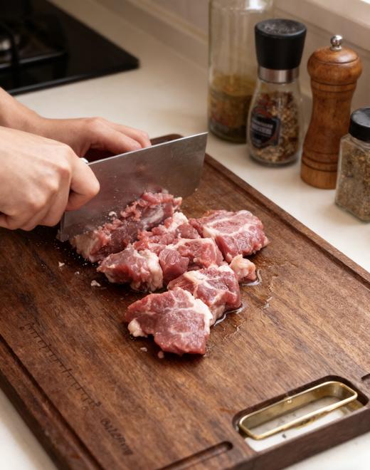 72小时发货【抗菌整木砧板】南美进口铁梨木+抗菌鸡翅木，硬度高、耐腐蚀，原木完整切割，不拼接无胶水！纯实木！防霉抗菌！无漆无蜡无甲醛，菜板加厚2.4厘米，耐高温，实拍 商品图4